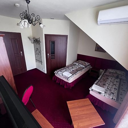 Zajazd Skorpion B&B Освенцім Екстер'єр фото