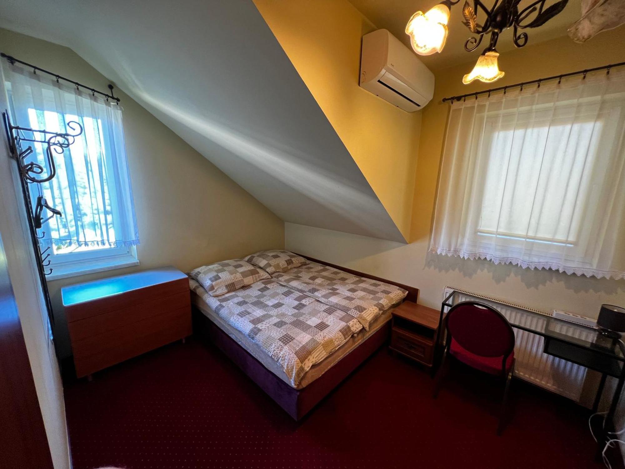 Zajazd Skorpion B&B Освенцім Екстер'єр фото