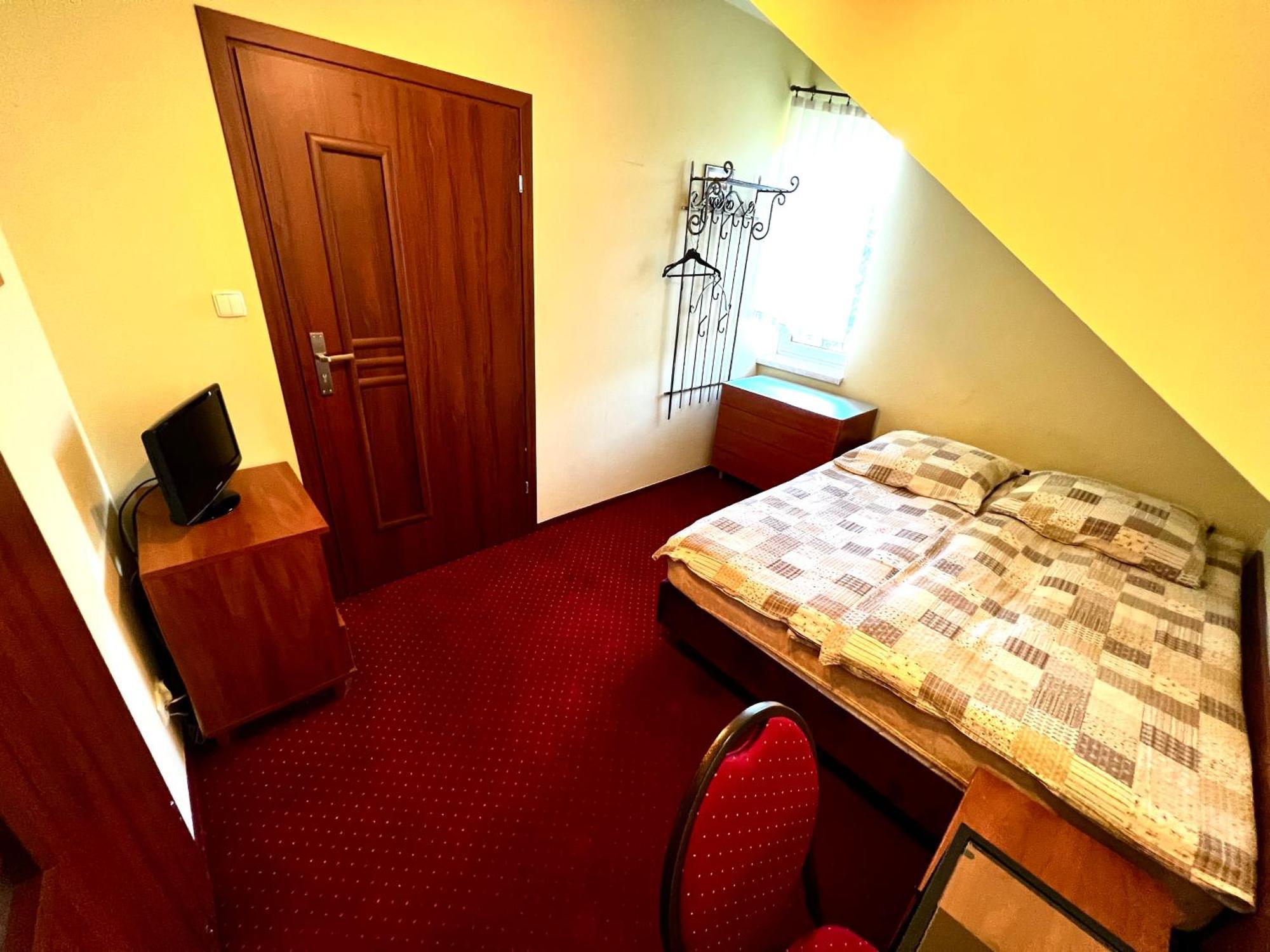 Zajazd Skorpion B&B Освенцім Екстер'єр фото