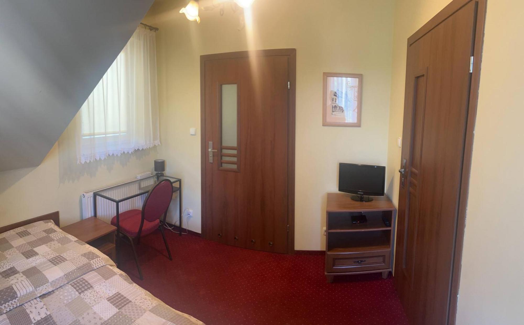 Zajazd Skorpion B&B Освенцім Екстер'єр фото