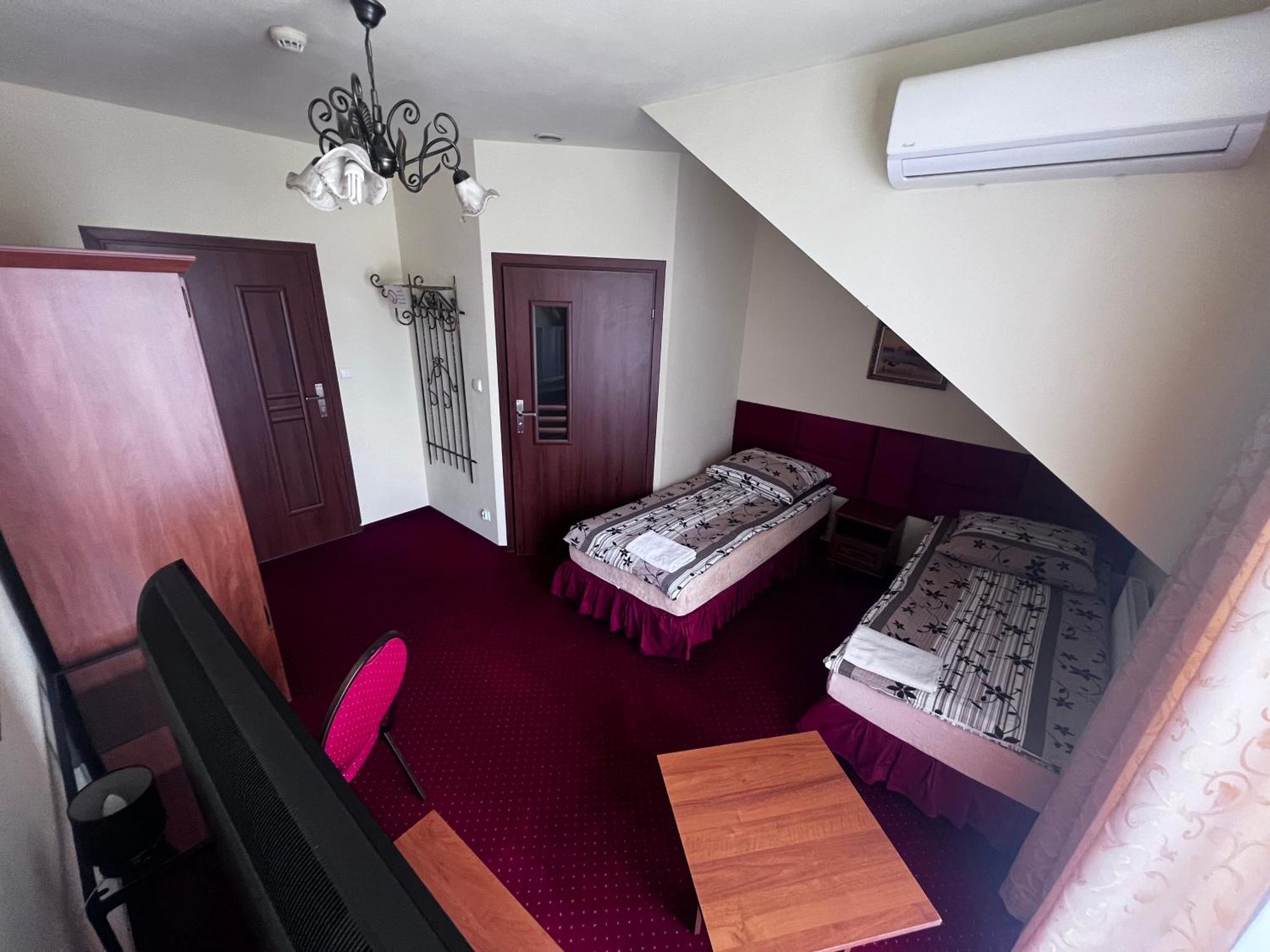 Zajazd Skorpion B&B Освенцім Екстер'єр фото