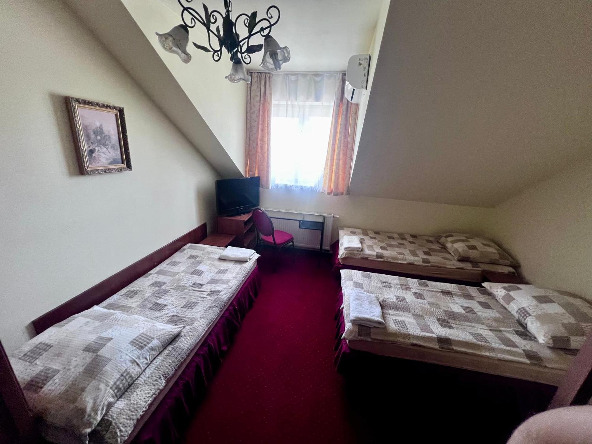 Zajazd Skorpion B&B Освенцім Екстер'єр фото
