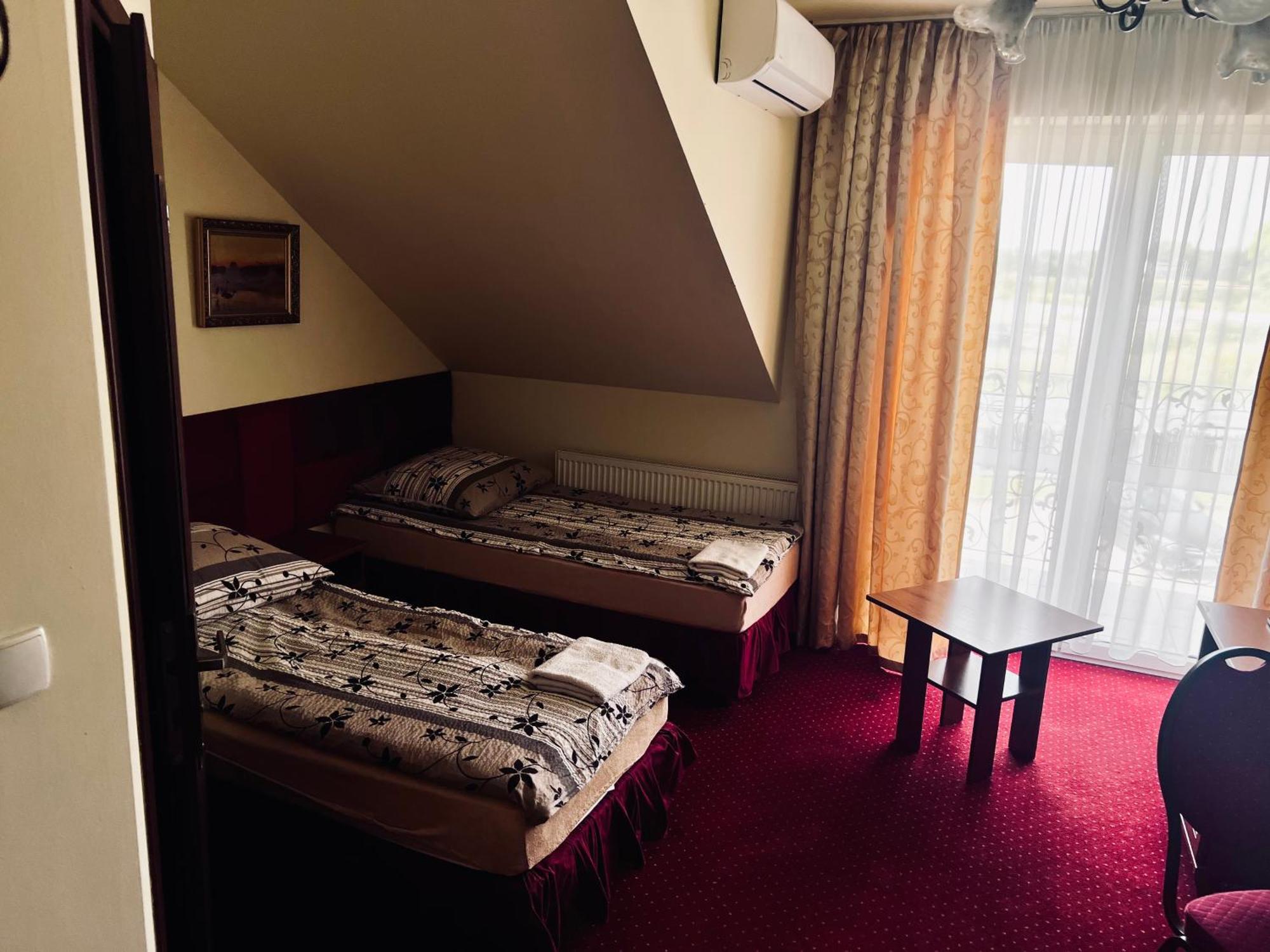 Zajazd Skorpion B&B Освенцім Екстер'єр фото