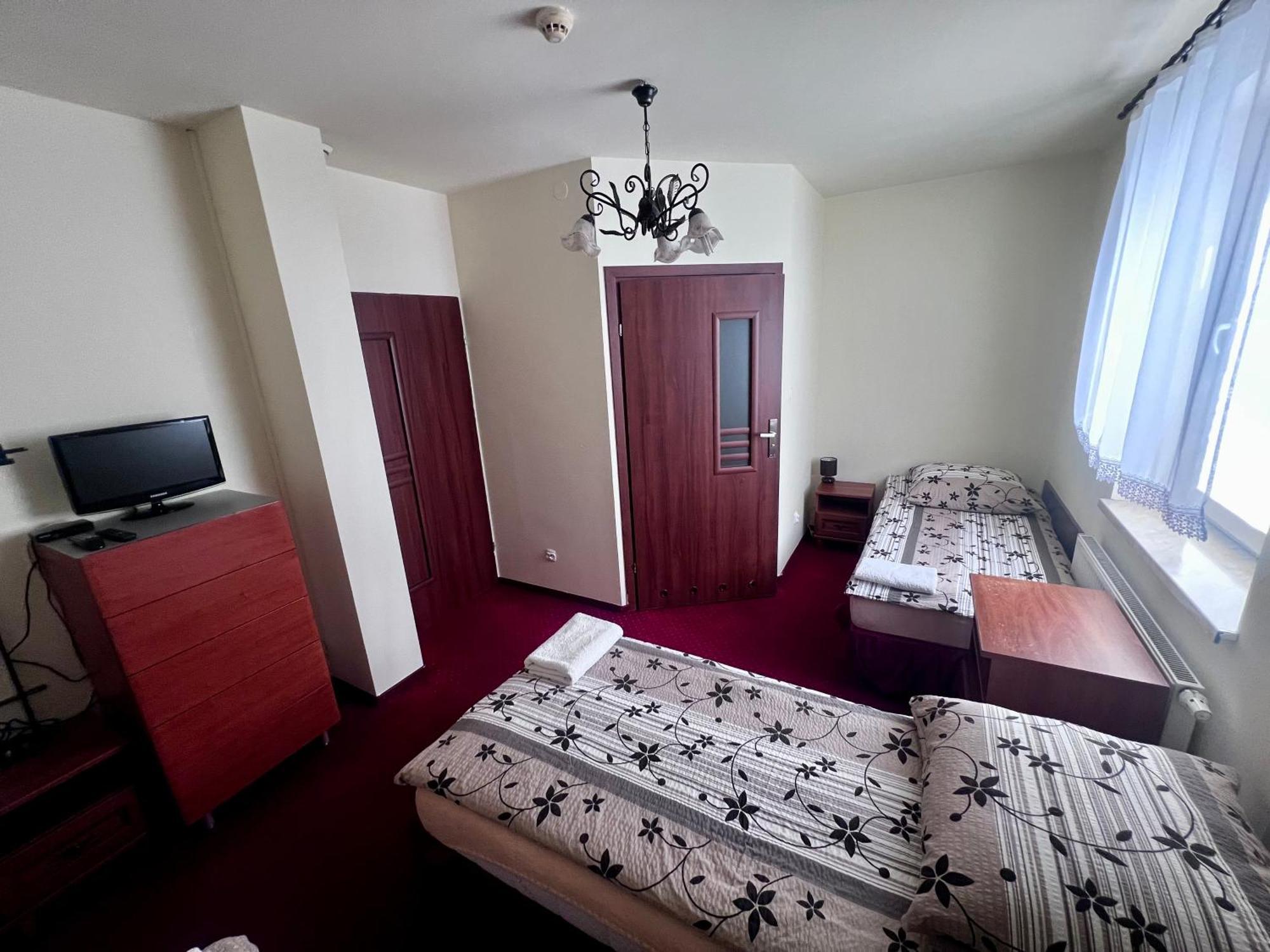 Zajazd Skorpion B&B Освенцім Екстер'єр фото