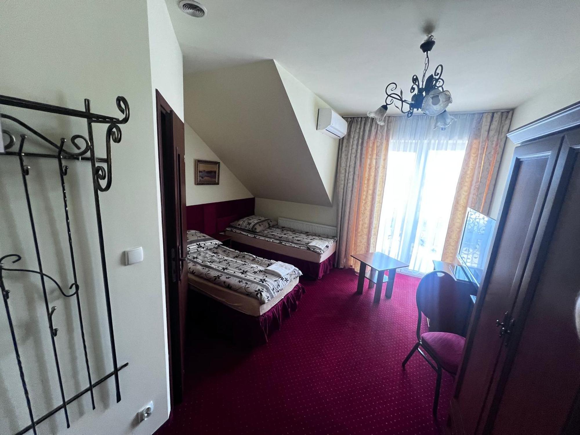 Zajazd Skorpion B&B Освенцім Екстер'єр фото